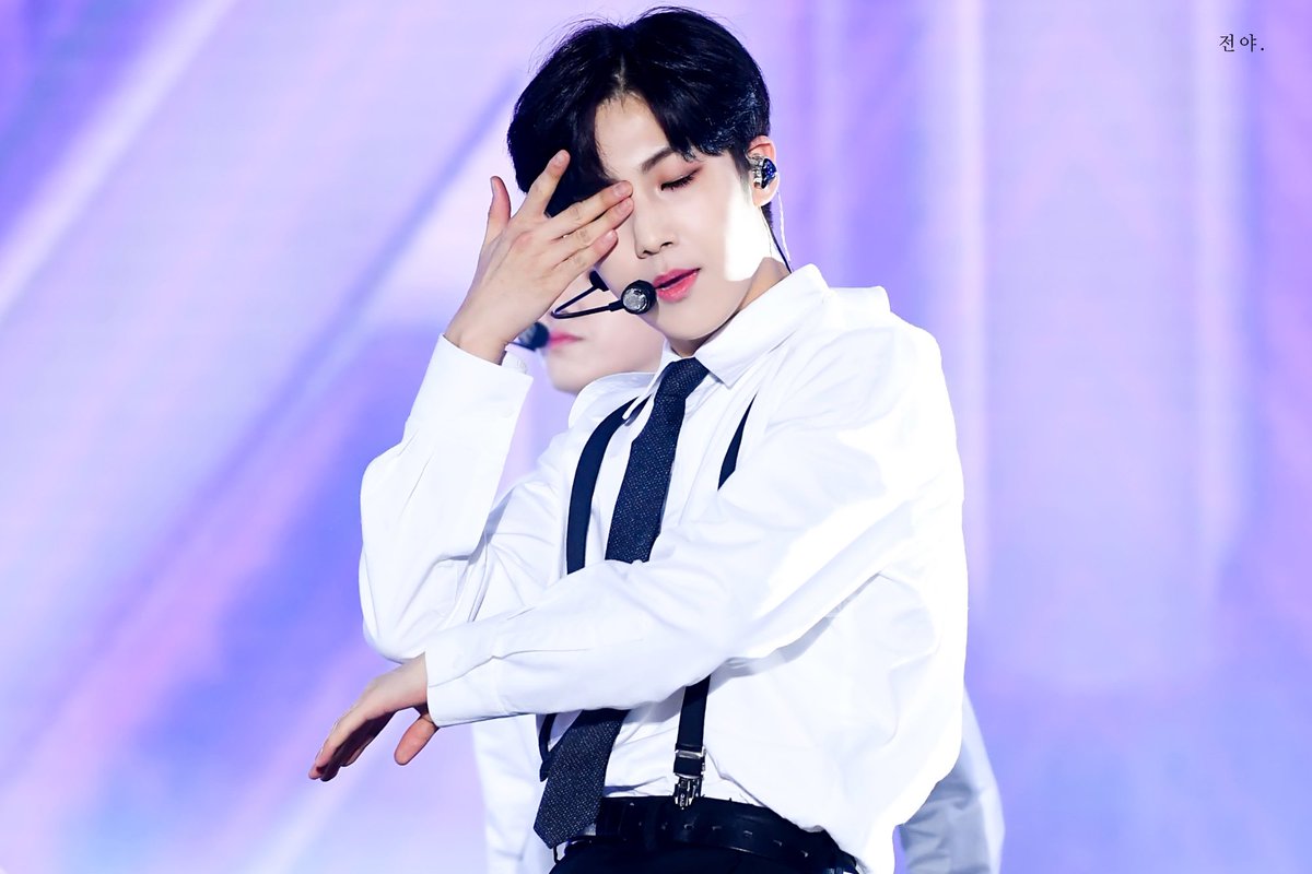 EVE_021026's tweet photo. 191006 서뮤페 
#X1 #엑스원 #이은상 #LEEEUNSANG https://t.co/jrKzEUWsU5