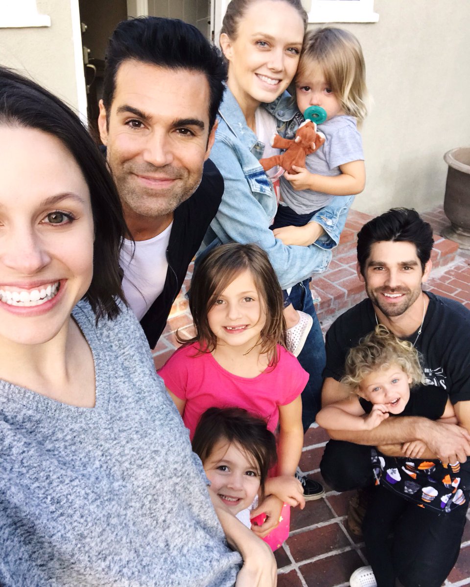 Come and check out me &amp; <a href="/KaitlinVilasuso/">Kaitlin Vilasuso</a> and our friends <a href="/MelissaOrdway/">Melissa Ordway</a> &amp; <a href="/JMichaelGaston/">Justin Gaston</a> on the <a href="/justbetweeenus/">Just Between Us</a> podcast where we talk all things, Y&amp;R, family life, and some true JBU moments you don’t want to miss! 🤯🤭🤣
bit.ly/Justbetweenus
