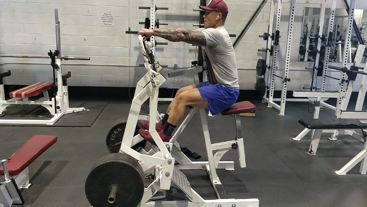 horizontal row machine