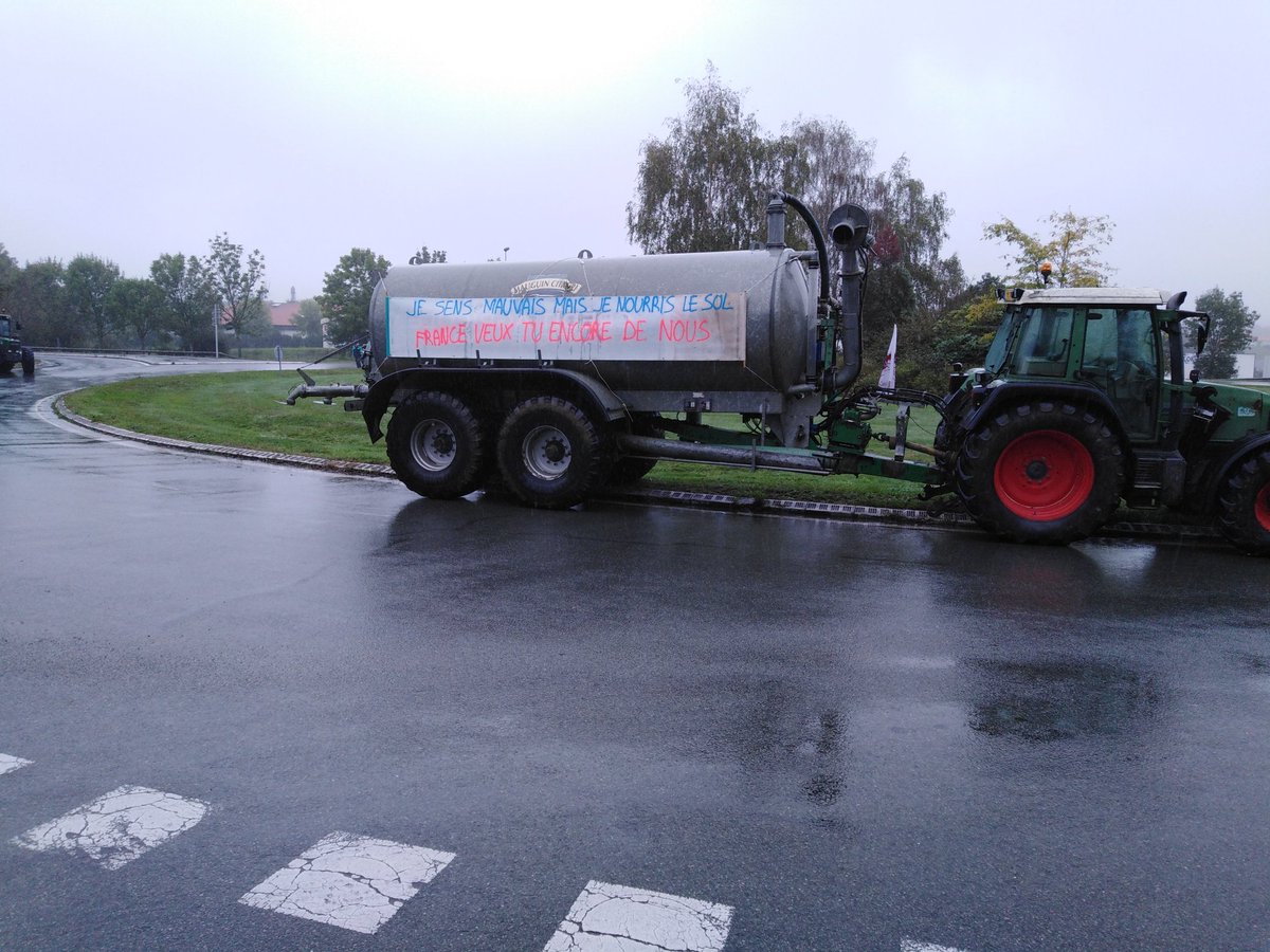 CHATELLIERJu's tweet image. Tous réunis pour montrer notre colère face à l'agribashing, les distorsions de concurrence, les normes et règles incohérentes et 0 retour des EGA !
Tous déterminés pour sauver l'agriculture française !
@FDSEAVendee @JAVendee