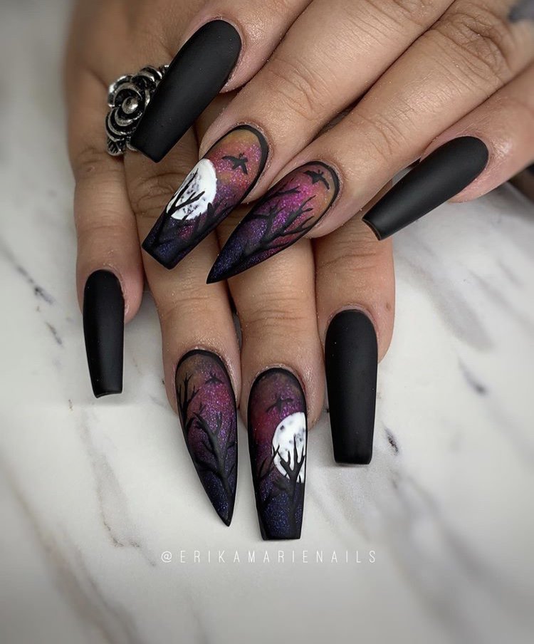 inmnails's tweet image. Ooo hot damn! This set by @erikamarienails gave us some serious feels! #halloween #nails #mattenails #halloweennails #spooky yet #beautiful