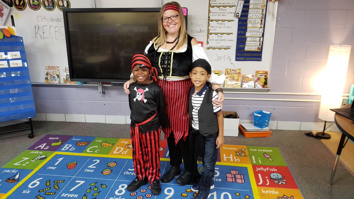 life_kinder's tweet photo. Such a fun dress like a Pirate/Princess day at French Run Elementary! #frenchrun @FR_Firebirds @MsWalker_FR https://t.co/51eLZteLBe