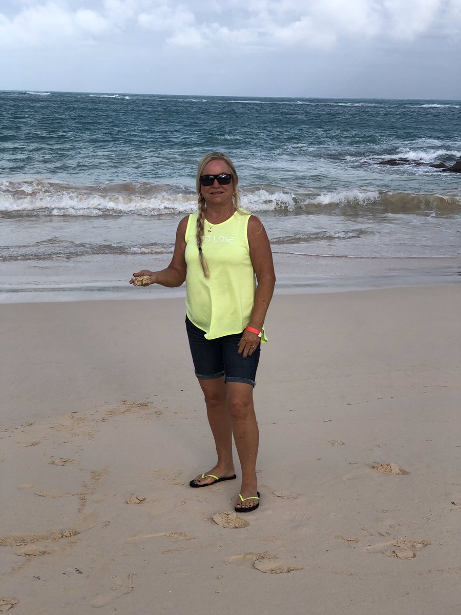 GObabb's tweet image. Just a little pink sand! #bermuda #bucketlist #lifeisgreat #livingmybestlife