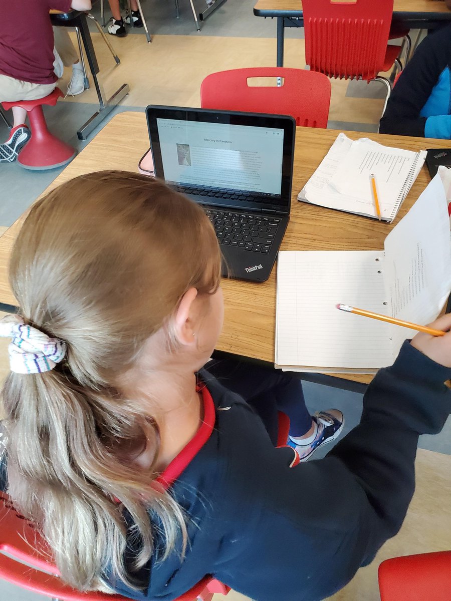 TechyBecky7's tweet image. Look at this AWESOME learning going on @verobeachelem in @vbeberwick&apos;s class! The students are researching animals to write a fiction story &amp;amp; non-ficition text about the animal using @BookCreatorApp. So cool! #edtech #TechInSDIRC #tech2tech #SDIRCProud #VBEvibe #Spark_IT