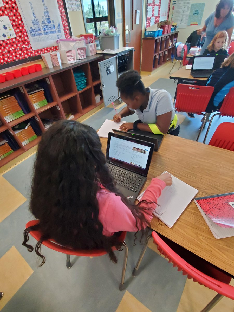TechyBecky7's tweet image. Look at this AWESOME learning going on @verobeachelem in @vbeberwick&apos;s class! The students are researching animals to write a fiction story &amp;amp; non-ficition text about the animal using @BookCreatorApp. So cool! #edtech #TechInSDIRC #tech2tech #SDIRCProud #VBEvibe #Spark_IT