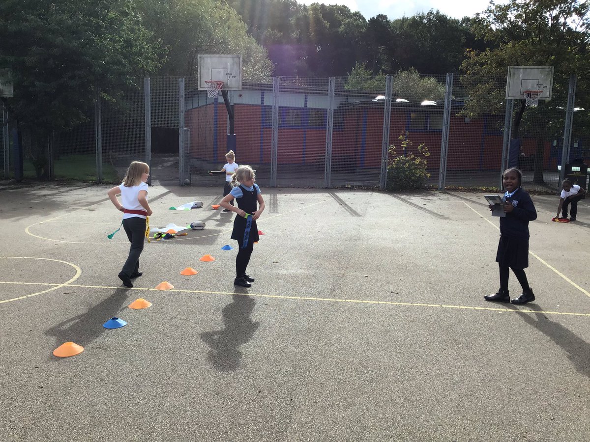 MissGavagan's tweet photo. Tag Rugby rule videos. Sharing what we now know. @MissStimson 🏉 #clips #endofunit #pecomputing @WhitegateSch https://t.co/Cb8EVqjS1H