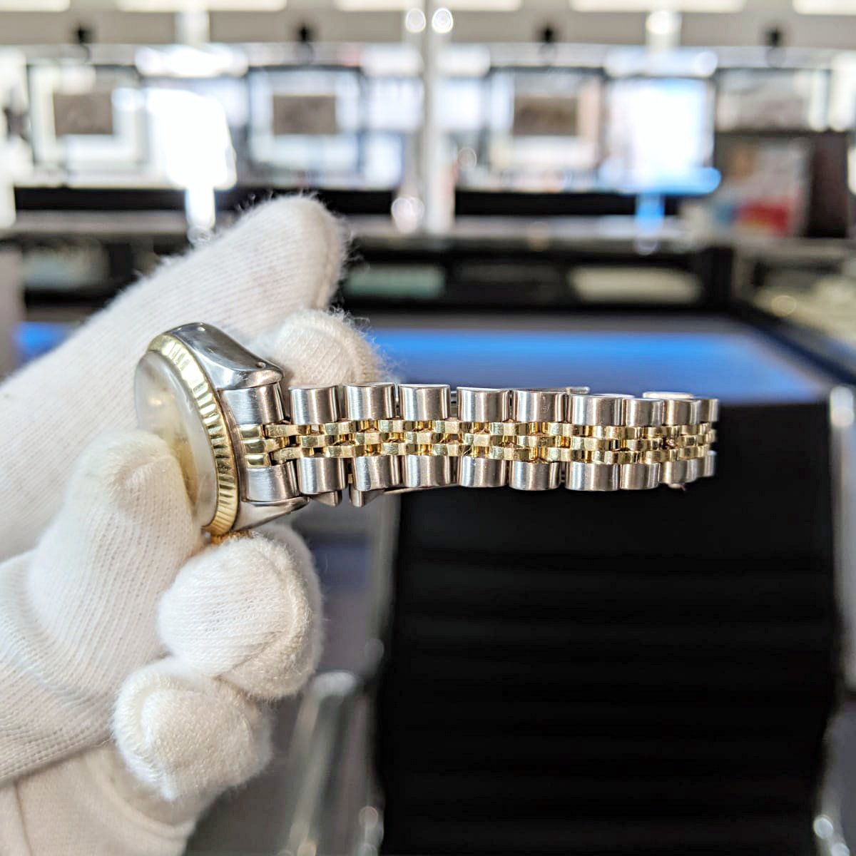 fixalink's tweet image. Look at this amazing before and after Bi-metal #Rolex
Our repair services include:
- Repairing dents in #watchcases and links.
- Tighten floppy stretched bracelets.
- Refurbishing and re polishing.
fixalink.co.uk