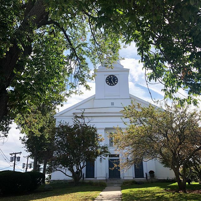 mammaloves's tweet photo. The room where it happened...20 years ago. .
.
#rockportma #oldsloop #newenglandchurches #churches https://t.co/wFjLRsYesy https://t.co/iPTg4APr4Z