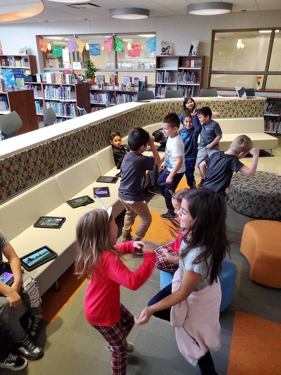 ElsieJohnsonIC's tweet image. 1st grade #DualLanguage kiddos so excited about creating their #ExplorersWeek #iMovie, that they had to get up and dance! @ECJSchool @CCSD93 @Apple @maestra317 #TechTimeWithMsDiBiase