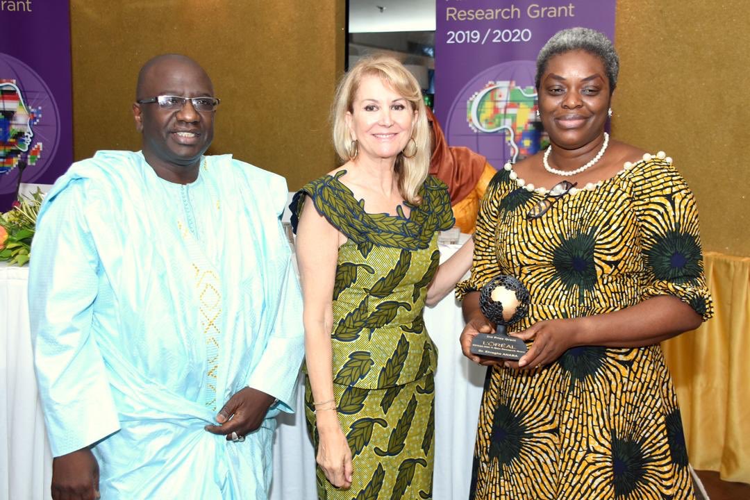 Voodart's tweet photo. Happy to support  DR Ehiaghe ANABA, among 2 others, as she is awarded today in #Dakar with the L'Oréal African Hair and Skin Research Grant! It's so major for women in STEM across the globe, especially in Africa #Africaderm #LorealResearch #AfricaGrant2019". https://t.co/GF9d6mLRyj