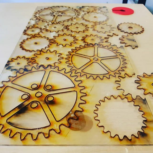 Plexi gears. Will share what creative art work develops from these.

#makersgonnamake #makerspaces #lasercutting ift.tt/2pX28zh