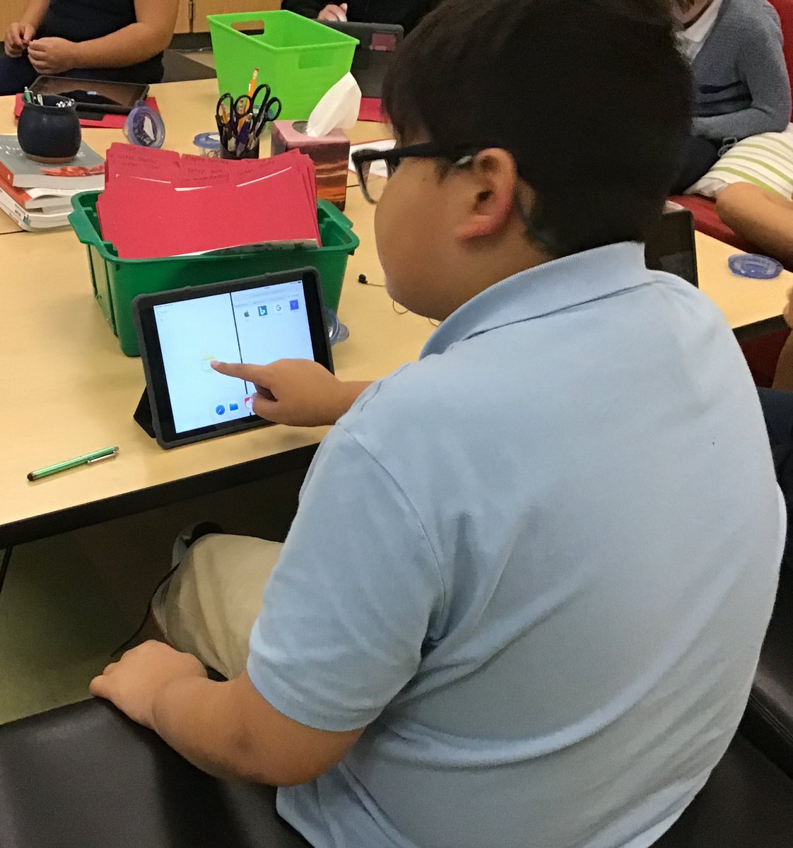 ankoser's tweet photo. #ApplePIPS working on our work flow with split screen while we patiently wait for IOS13 to be pushed out from @jesgarrigan 😂 #SDOLTECH @SDoLancaster @AppleDrD @AppleEDU https://t.co/uTuxiVA8rz