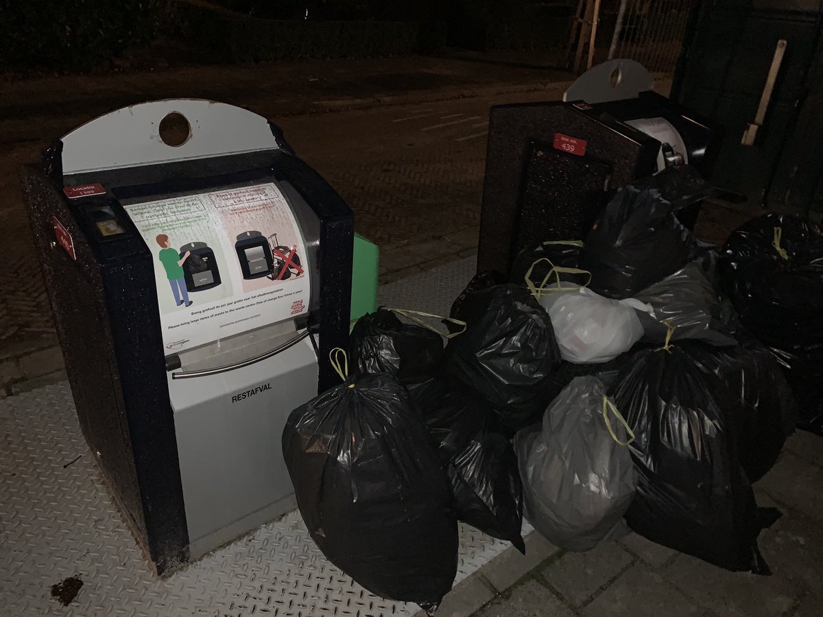 Beste <a href="/gem_groningen/">Gemeente Groningen</a>, er stond een tijdje geleden in <a href="/dvhn_nl/">Dagblad van het Noorden</a> dat er veel afval naast de containers gezet wordt. Bijvoorbeeld bij #locatie1389. Ik vind het niet gek als een container niet vaak genoeg geleegd wordt of zo vaak in storing staat!?