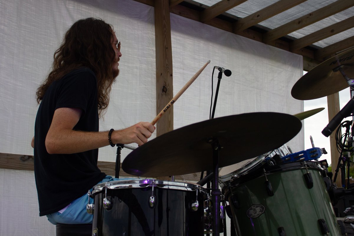 theLitContent's tweet photo. Shots from Roofus's set at @_fuzzfest 2019 #photography #festival #midwest #fuzzfest https://t.co/f1vSMgUmCJ