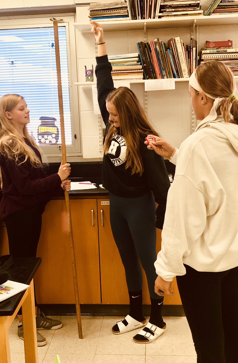 EileenStocco's tweet photo. Gravity and mass lab that addresses the common misconception of heavier objects falling faster.
These kids won’t be fooled!
@TmsDelta https://t.co/ZbOfWHZOFJ