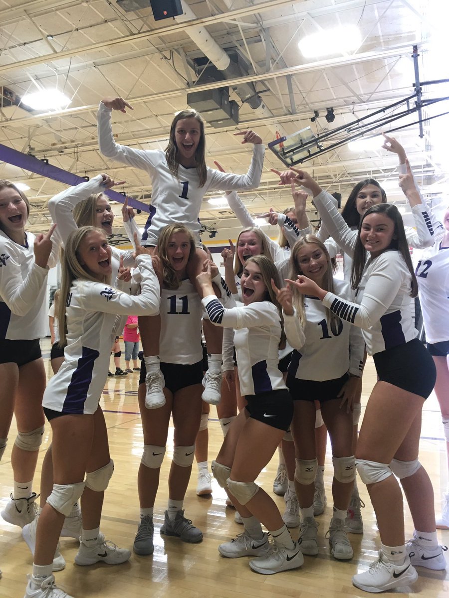 NorwalkVB's tweet photo. It’s GAME DAY (and this Senior Setter’s Birthday) 🚗 to Grinnell by ⏳7:15 & 🐝 loud!! #takingonthe🐯 #howloudcanyouget #emlovesitwhenyousing https://t.co/SDE986avlf