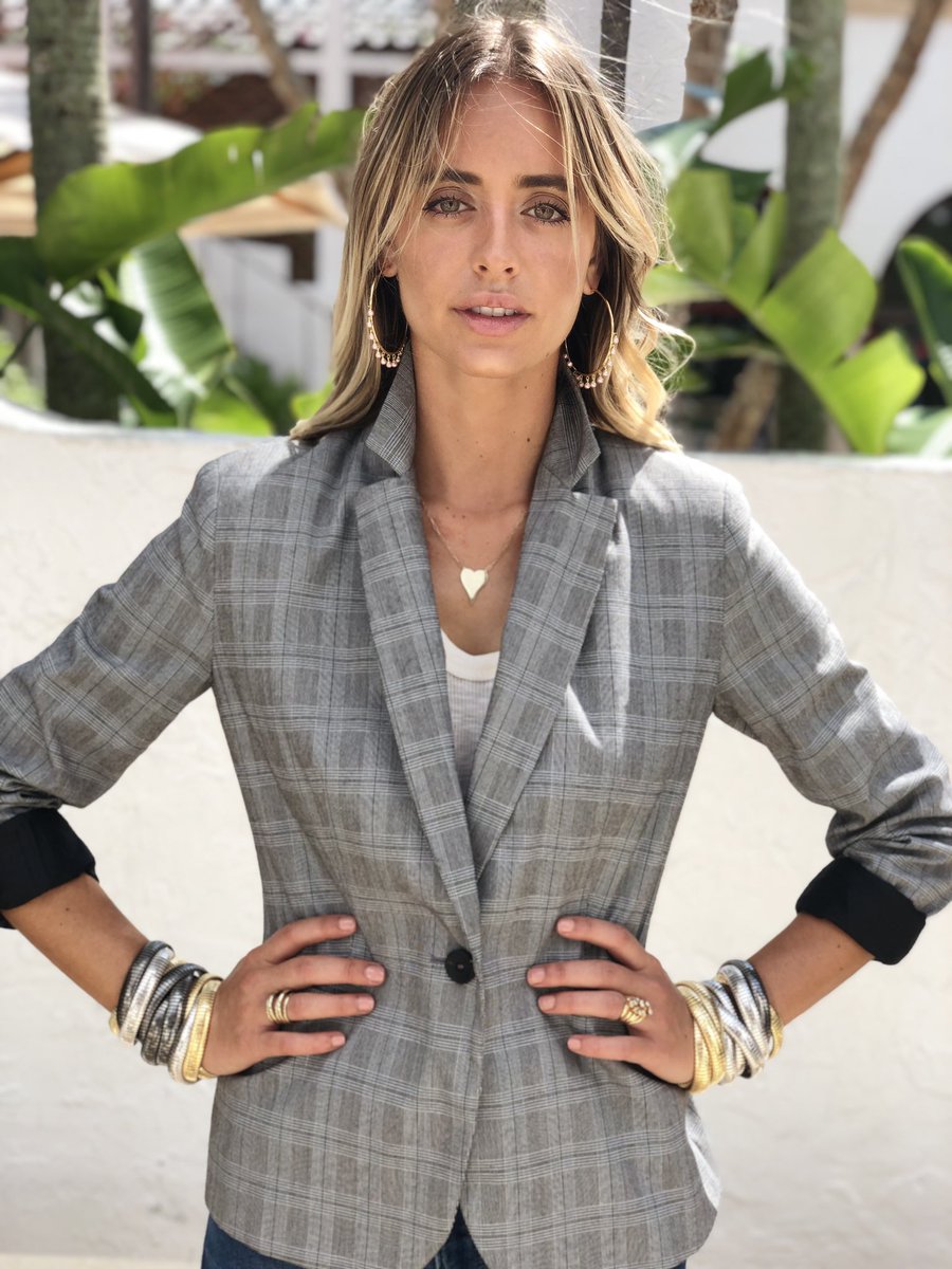 JMJEWELRY's tweet image. What are you waiting for?
Tap to shop our classic triple.

#jennygirl #fall #falljacket #triple #bracelet #braceletstacks #hope #jewelrylove #nyc #palmbeach #miami #hamptons