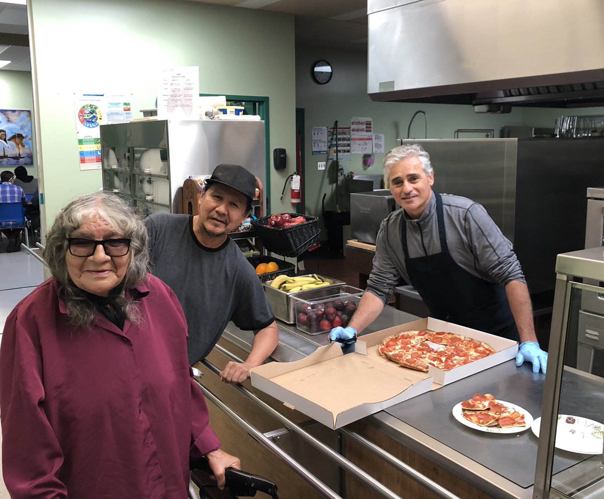 Mizshar10's tweet photo. Waachiye Mayor Bill Mauro! Welcome to DFC and miigwech for the pizza lunch! #Tbay #Students #Elders #PizzaRocksEveryTime https://t.co/MIwBJ8Wsx8