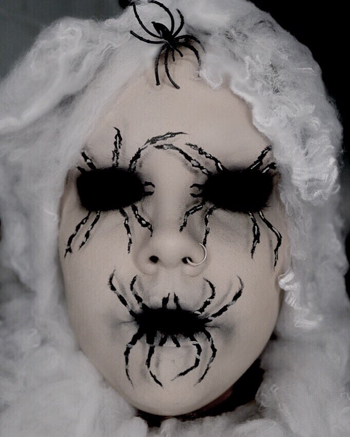 b3autflawxd's tweet photo. ARACHNOPHOBIA!!! 
Shout out to @fentybeauty fly liner for coming through making my spiders look real af https://t.co/KbuS69x1Dh