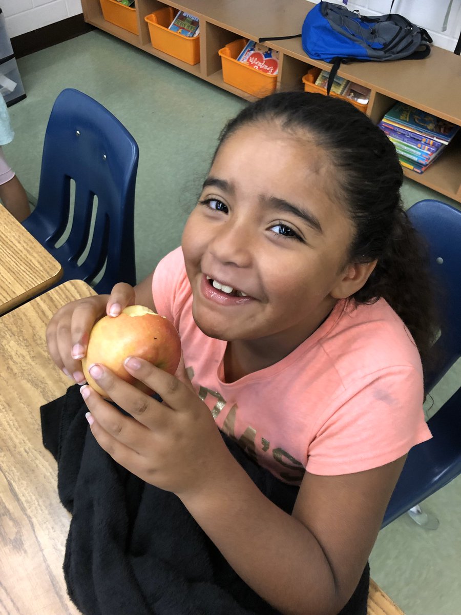 FCPSEnergyZone's tweet photo. We’re serving up all Virginia- grown apples and pears in FFVP for VA Farm to School Week! These students at @HyblaValleyES loved their juicy Fuji apples grown in Sperryville, VA! @fcpsnews 
@VDOESNP
#farmtoschool
#F2Smonth https://t.co/Y3t3wgMrvV