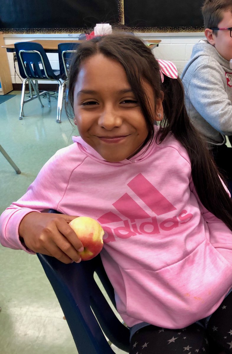 FCPSEnergyZone's tweet photo. We’re serving up all Virginia- grown apples and pears in FFVP for VA Farm to School Week! These students at @HyblaValleyES loved their juicy Fuji apples grown in Sperryville, VA! @fcpsnews 
@VDOESNP
#farmtoschool
#F2Smonth https://t.co/Y3t3wgMrvV