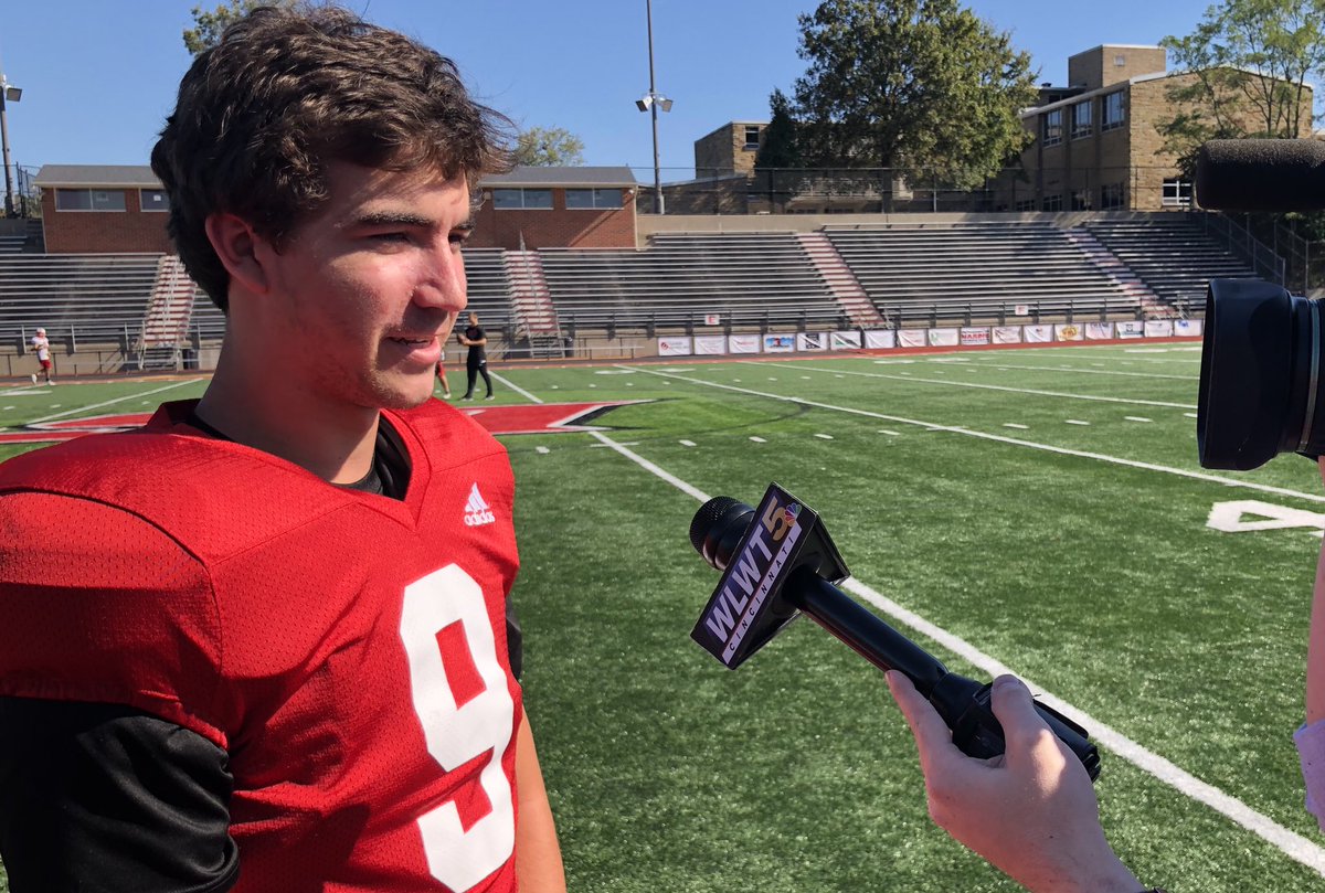 AaronMMarshall6's tweet photo. Primetime Performer @zbranam12 @LaSallePride @LS_LancerFB Thank you for the recognition @BeaconOrtho And ongoing support @BrandonSaho See you Friday @Blitz5_WLWT #LRD https://t.co/Y0OqNeivMg