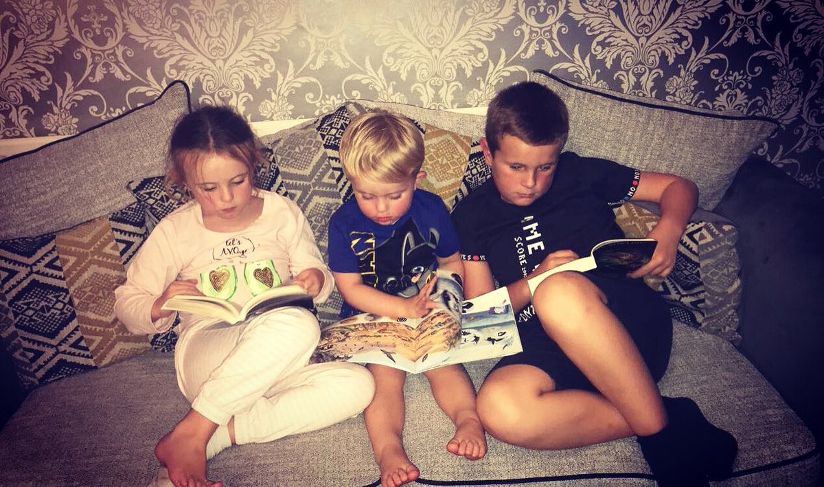 LyndsMxJxSxJxRx's tweet image. Making sure their reading every night... my little book worms!! @oli_primary 📖🐛🥰 #harrypotter #animalfun #books #reading #bookworm