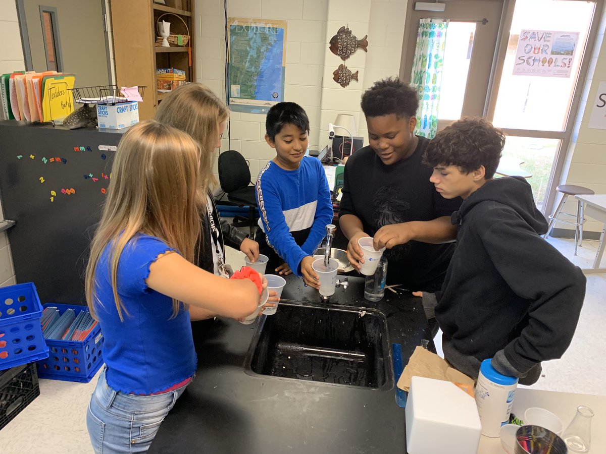 MrsTedderBCMS's tweet photo. Our ecologist are examining the different affects evaporation has on the water cycle! #YouBeTheEcologist #BeBCMS @BryanCountyMS https://t.co/TmMNP1Z0rk
