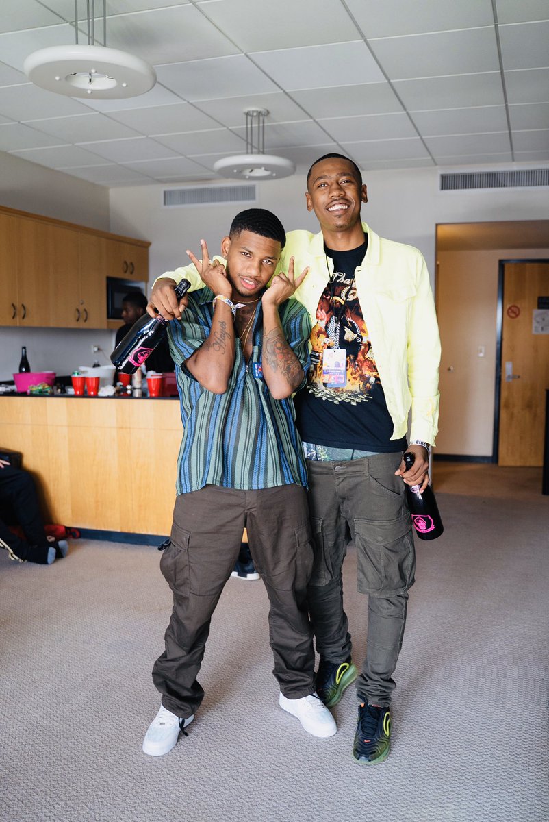 Bior Flowers / Fiancé🦹🏾‍♂️👻🤙🏾 tweet media