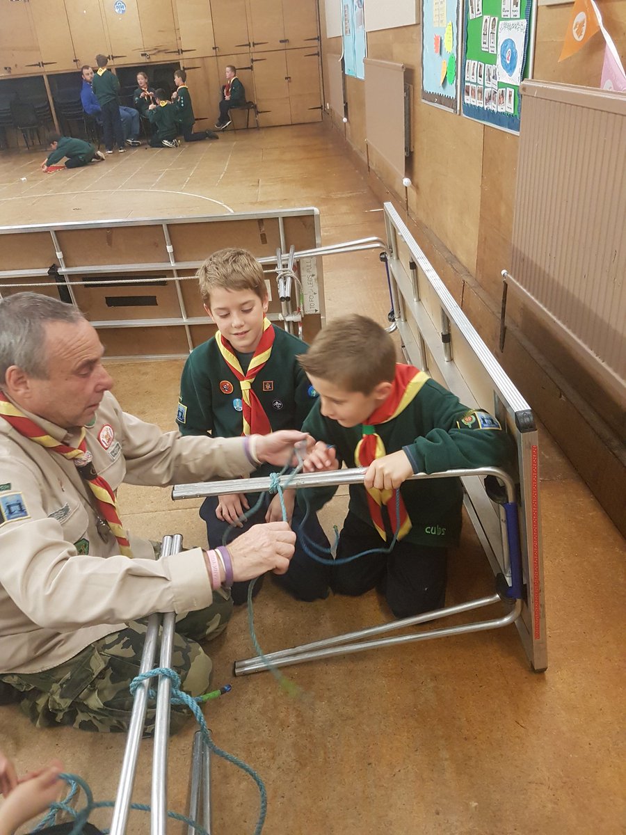 29thCroydon's tweet photo. Tonight we were doing knotting a handful of knots on different bases. We will see who will remember in a couple of weeks!

#SkillsForLife 
#YouthLedScouting 
#ScoutingUk https://t.co/W6YFVlcjaN