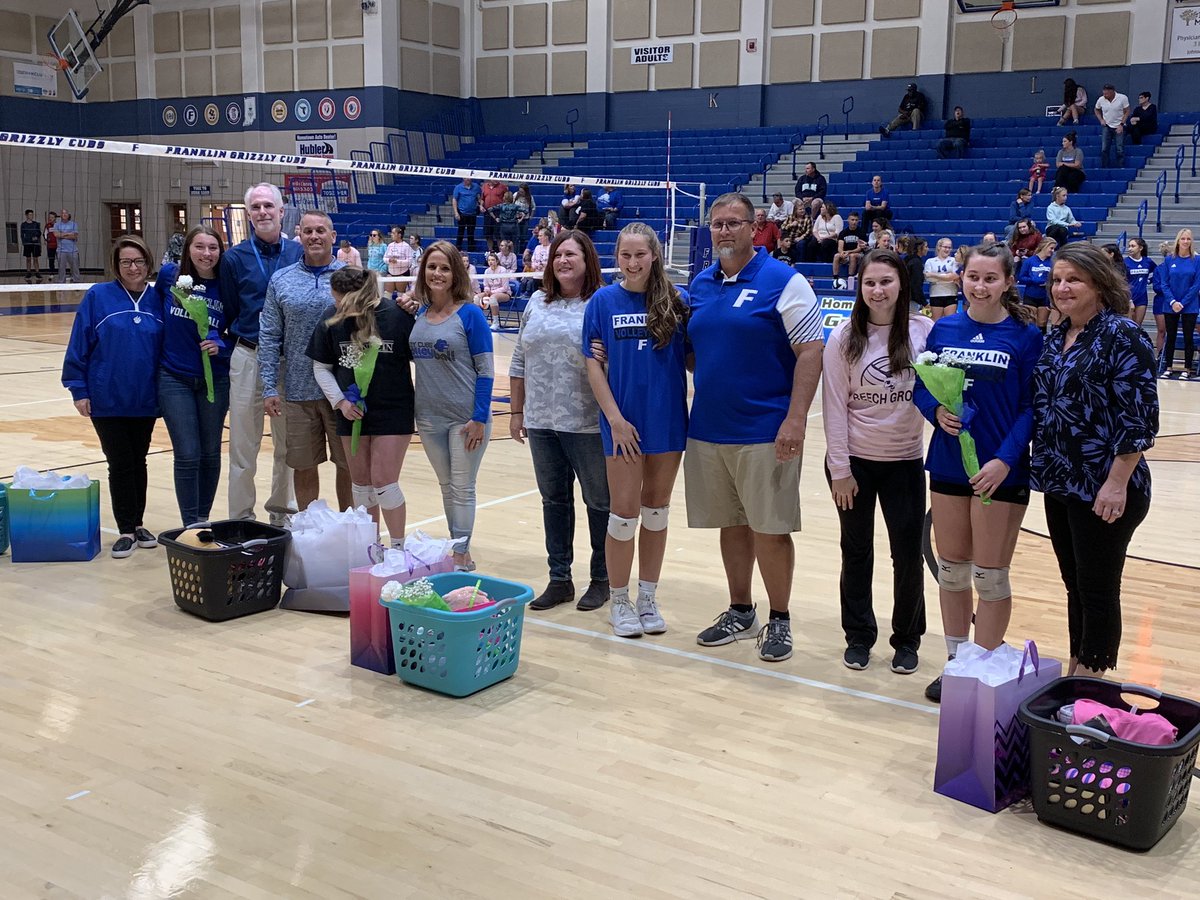 grizcubsvball's tweet photo. We 💙 our seniors! @GoGrizzlyCubs https://t.co/k0e3Zngnsq