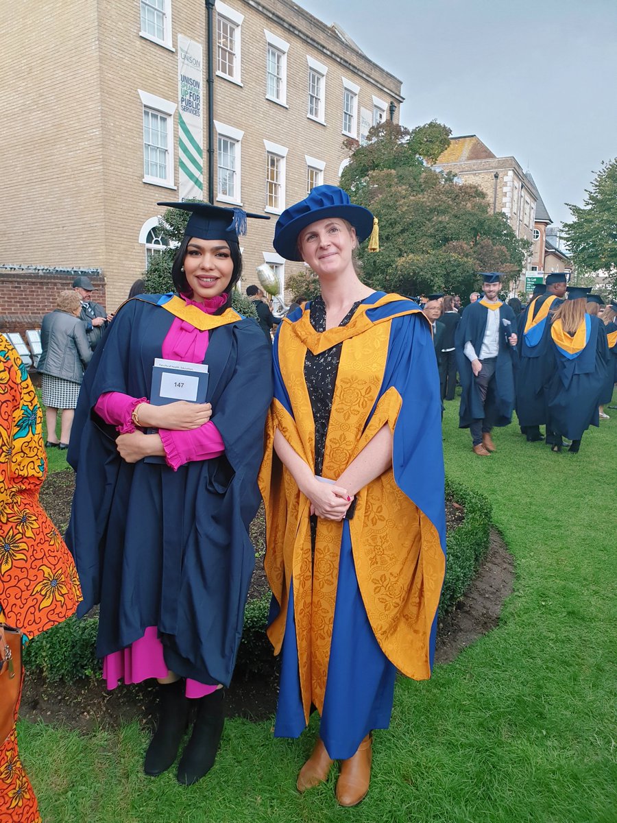 MesoLee's tweet photo. With my esteemed supervisor Dr. @shan_kdoherty 💕🌻
#ARUGrad #ClassOf2019 https://t.co/KwZnxeHgIw