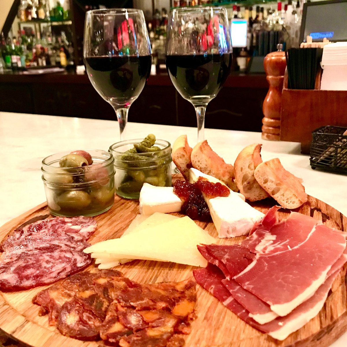 peacockgarden_'s tweet photo. Wine and dine with us and receive half off all wine bottles and waived cork fees on Monday and Tuesdays 🍷 https://t.co/Rwr3KIAzm1