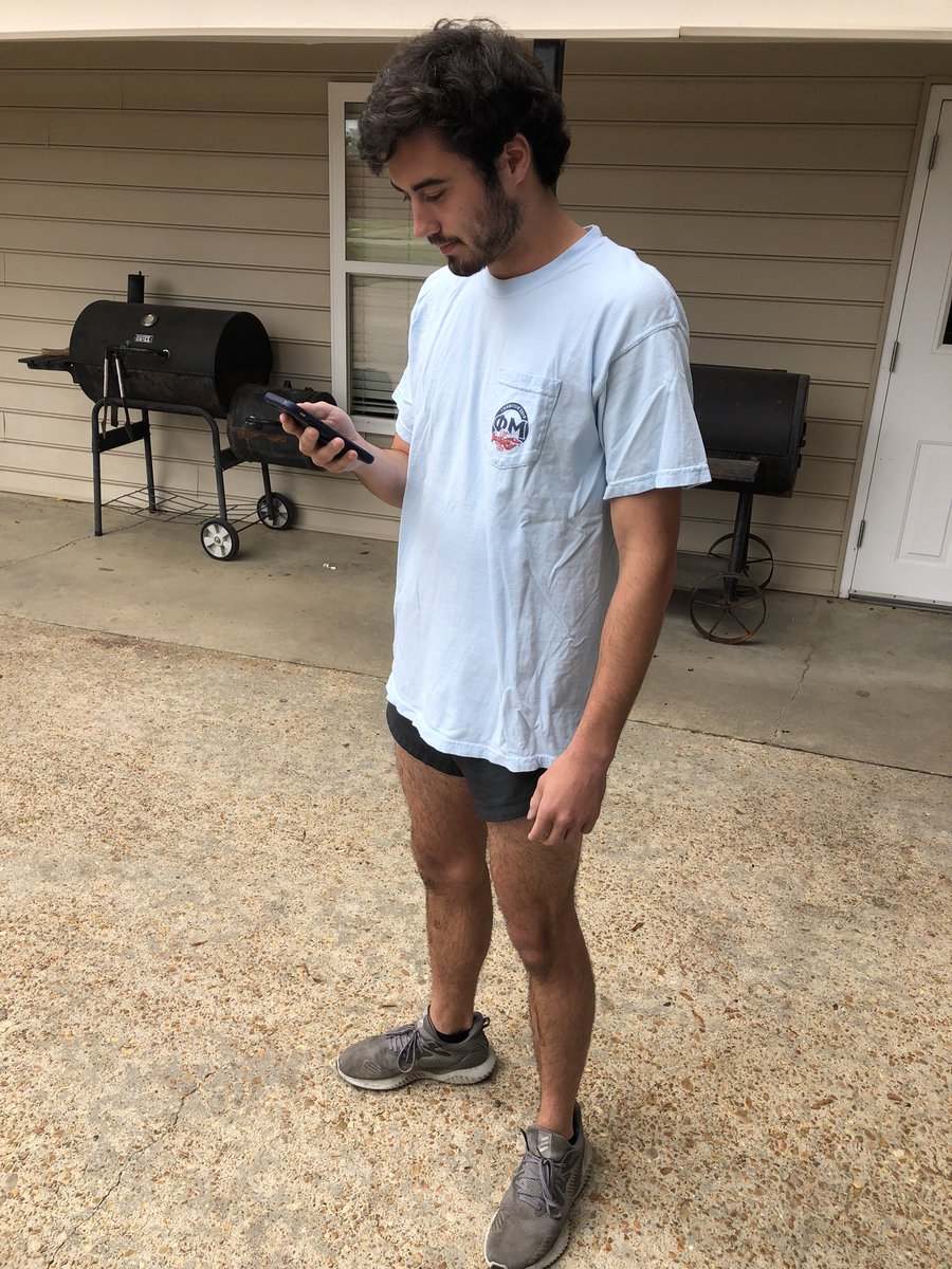 notjoshdenson's tweet photo. how girls act when it drops below 80 degrees https://t.co/W9UYtshBOM