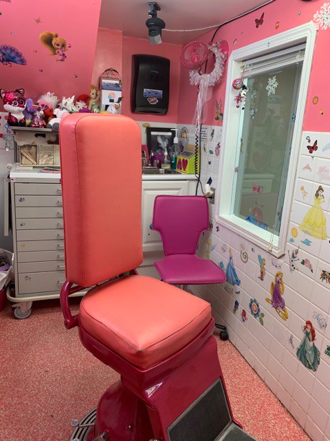 SkinDTattoo's tweet image. #pinkprincessroom #princessroom #pink #piercingroom this is claires room where she does #piercing in. #winnipeg #corydonave #kidsears #bodypiercing #byappointmentonly
