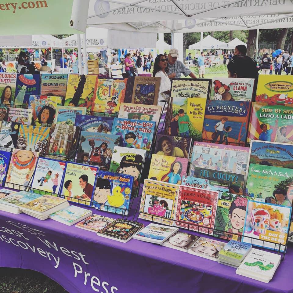 F5LABestStart's tweet photo. We hope everyone is enjoying Autumn so far. Best Start #Wilmington certainly is & showed off their spirit at a local #FallIntoLiteracy event. 📚 Families enjoyed food, entertainment & reading resources! https://t.co/ykIyPi7aCk