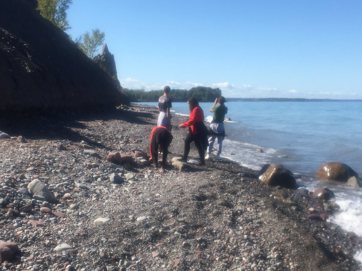 MPHScienceDept's tweet image. What’s the best way to learn about drumlins, clay that demonstrates liquefaction and other ‘cool’ glacial features? Why yes, walk through the middle of a drumlin at Chimney Bluffs.