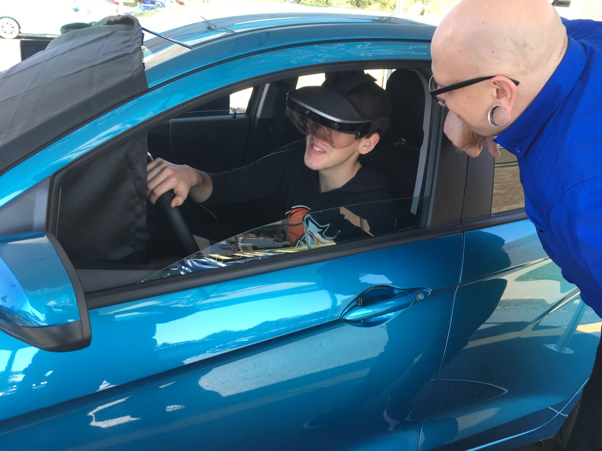 PEERSFdn's tweet photo. We continue to join forces with @StateFarm to end distracted driving at @NordoniaSchools. Students pledge to avoid distractions and practice safe driving habits after experiencing our #ARDDES prevention simulator. #Drive2N2
@SF_BenJustice https://t.co/Mu0EEick96