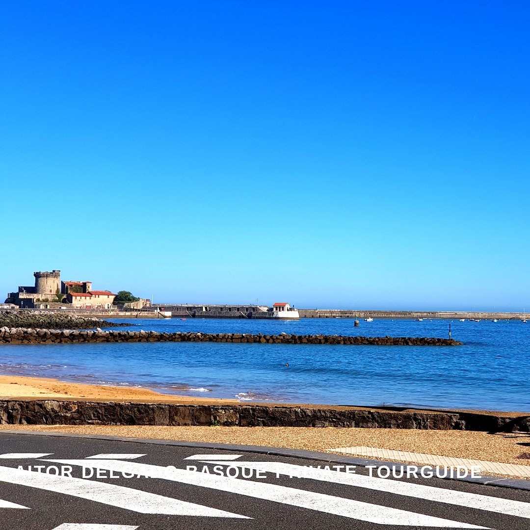 aitordelgadocom's tweet photo. A wonderful #privatetour today in the #FrenchBasqueCountry seeing some gorgeous towns in a #daytour from #SanSebastian #luxurytravel #aitordelgado #basqueprivatetourguide #worldtraveler #SanSebastianprivatetours #ocean #castle #beach #socoa #stjeandeluz https://t.co/YfOwSK9IkO
