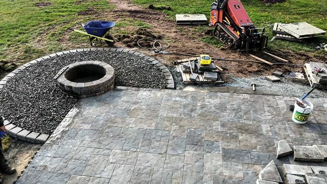 sweet_landscape's tweet photo. ⚒️⚒️ Progress pic 👀 
Coming along nicely 👍 wait until you see the view from the patio 👍
#landscapedesign #landscaping #moncton #newbrunswick #dieppe #hardscaping #landscaping #moncton https://t.co/zp80JbEUqy https://t.co/BcOJfR71sa