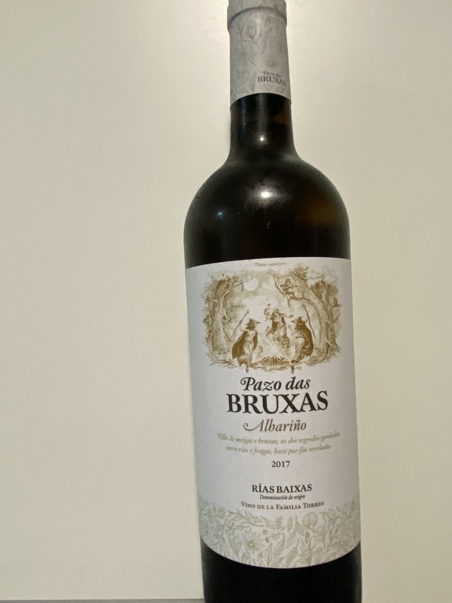 Juanma_ak's tweet photo. Con todo, me quedo con volver a los 55 kgs que no cataba desde el 2015(marzo) preparando mi debut en maratón y evidentemente con mi copa de #pazodasbruxas de anoche.
Esta noche repetimos brindis 🥂 para quien quiera acompañarme.
Feliz velada 😏🐍
#melocomoto #winelover https://t.co/y56POSjglX