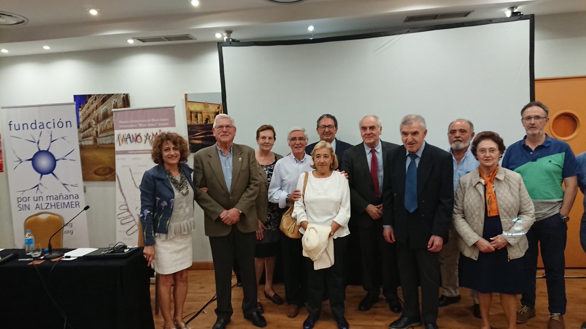InfoFpumsa's tweet photo. Foto de familia de Javier de Felipe con el Grupo Helen https://t.co/cIH60dAzXU