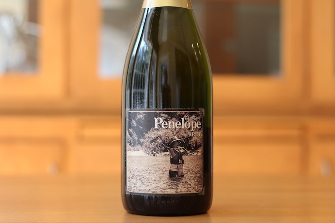 A wonderful Brut named Penelope!  Here's my review of this wine (and five others):  ow.ly/8h8X50wB2LK #wine #winetasting #winelover