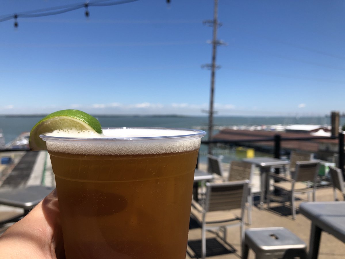 MoseleysOhio's tweet photo. Cheers to blue bird days on the rooftop ☀️🍻. Soak up that warm sunshine while it lasts! #RooftopTuesdays https://t.co/FN8VF524Sz