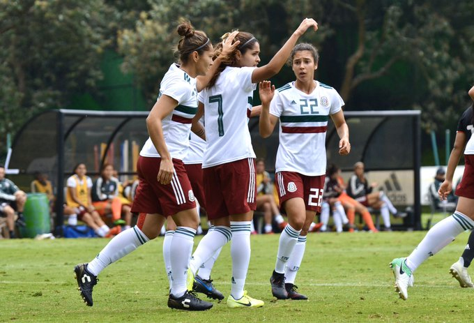futfemenilmx's tweet photo. El día de hoy en el CAR, las categorías Mayor y Sub20 de @miseleccionmx 🇲🇽tuvieron un juego de preparación entre si.
El marcador final fue favorable para el
#TriMayor 4⃣-0️⃣ #TriSub20
Con goles de @RenaeCuellar10 @rebecabr97, @daniespinosa_13 y @Boyi58
📸 @miseleccionmx https://t.co/VzXOFRzXYE