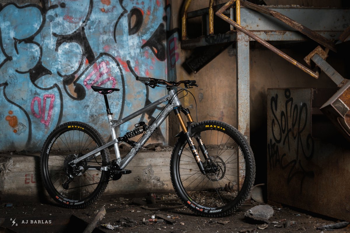 nsmb's tweet photo. There's a new test platform in the fleet. AJ's GeoMetron G1 replaces his beloved G16 and it's squashed two issues he had with the old bike. https://t.co/SWNzN1DdmV #mtb #geometron #nicolaig1 https://t.co/3RQCPSGY7m