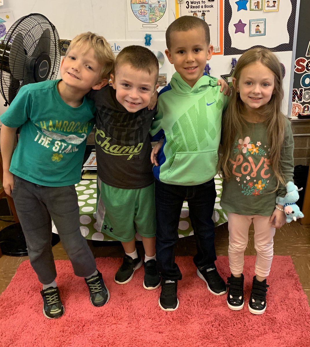 JaimeHoon's tweet photo. I loved seeing all of the green in our room today! 💚💚💚 #greenmeansgo #safepassengers #safedecisionsweek https://t.co/WyIdW8SpJn