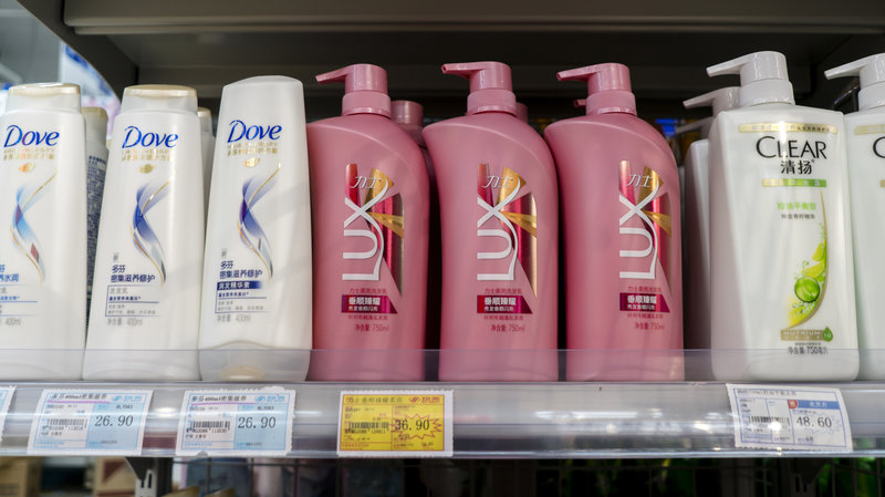 GreenAmerica's tweet photo. Unilever is the parent company of Ben &amp; Jerry’s Vaseline, Dove and many other big name brands. Thanks to activist pressure, they've vowed to reduce #plasticpackaging use by 2025: https://t.co/I8bQzdAGL3 Via @NPR 

#BreakUpWithPlastics #PlasticFree #zerowaste #greenliving https://t.co/coTtNVZqLx