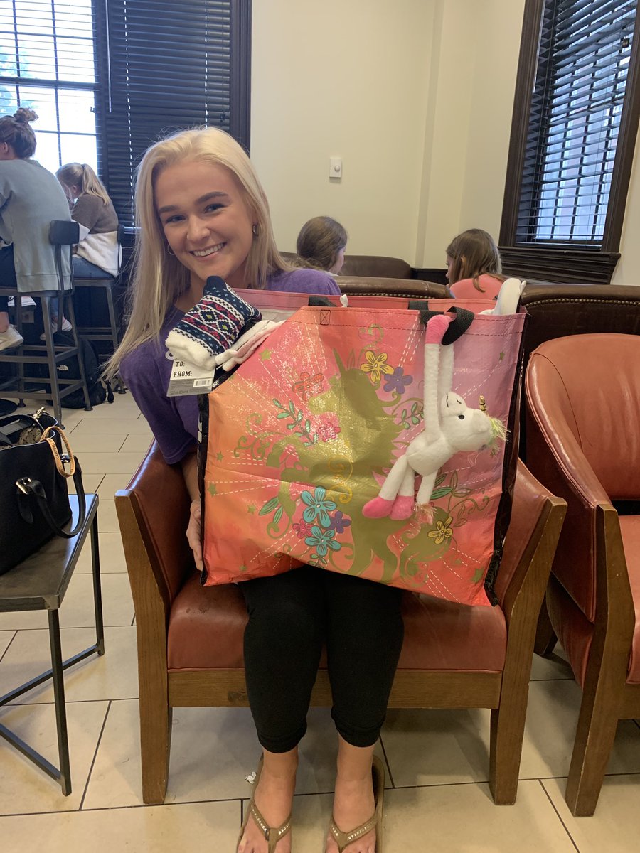 BigSaylor's tweet photo. Today is allllll about the unicorns 🦄 💜✨ I hope you enjoyed your magical bag for Day 2!! The excitement is overflowing as we get closer to reveal 🙌🏼 https://t.co/vaJLWWsjDx
