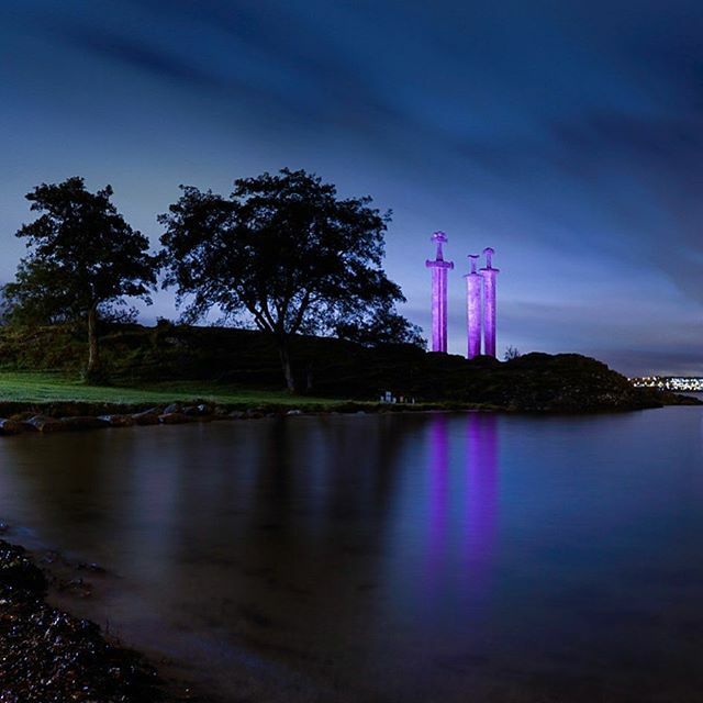 #rosasløyfe #sverdifjell #hafrsfjord #stavanger #norway #longexposure #nightphotography ift.tt/2MnY6r7